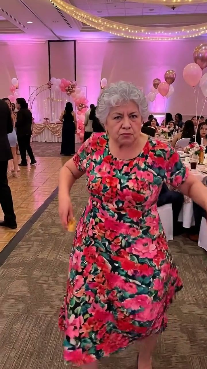 Abuela Party dance preview